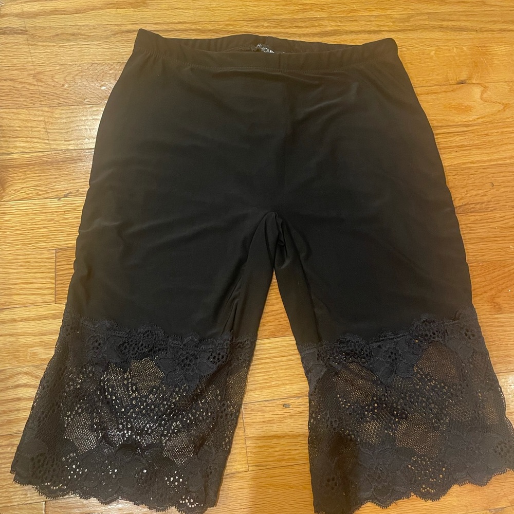 BRAND NEW FASHION NOVA LACE BIKER SHORTS